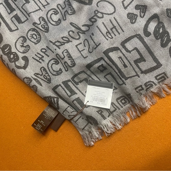 Coach Shawl - Picture 2 of 3